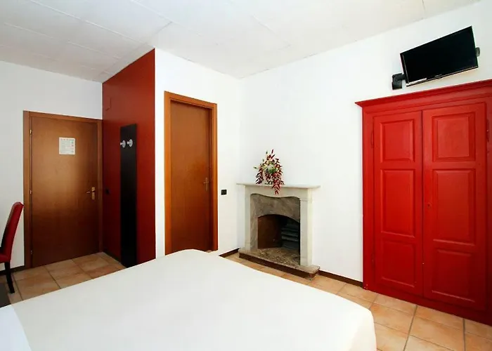 Albergo Maccagno Nocleg ze śniadaniem 3*